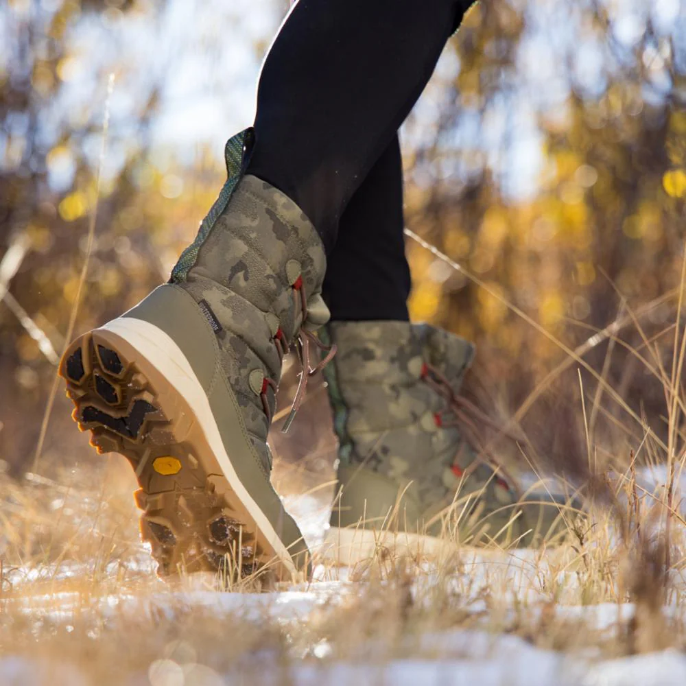 Muck Footwear Women ARCTIC ICE VIBRAM ARCTIC GRIP ALL TERRAIN OLIVE/CAMO - Image 2
