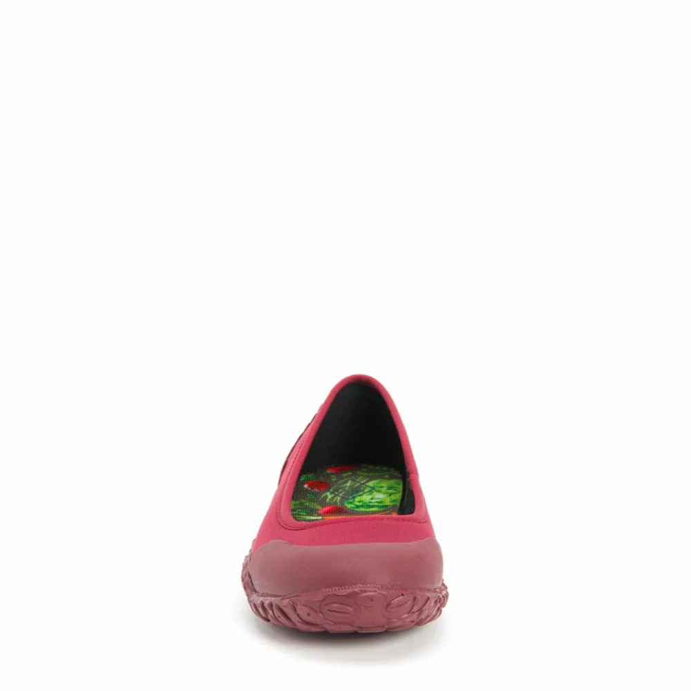 Muck Footwear Women MUCKSTER II FLAT BERRY/VEGGIE PRINT - Image 6